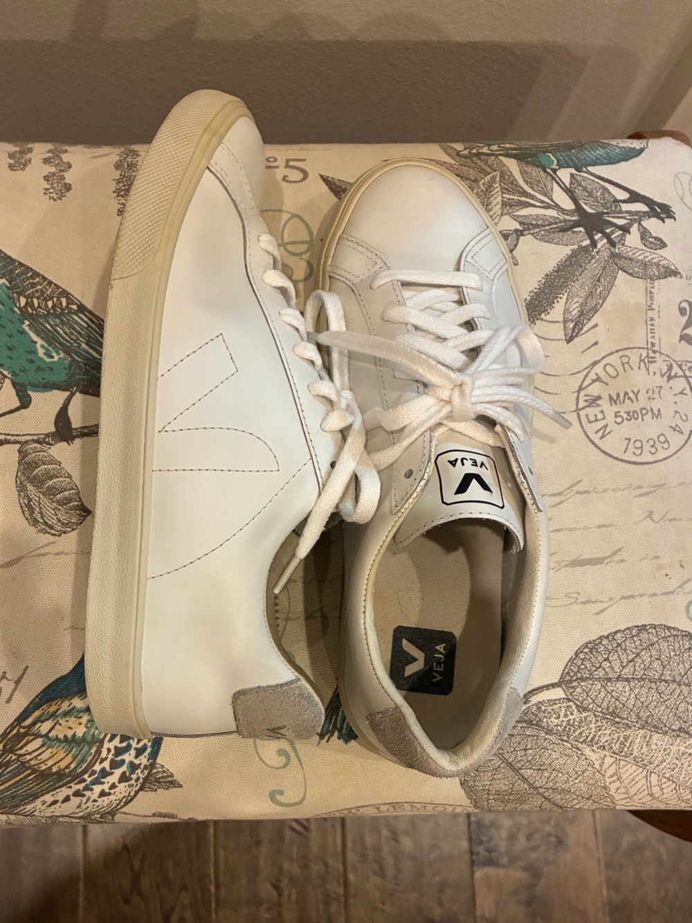 Veja Esplar white leather Women Size 9
(Eur 40)